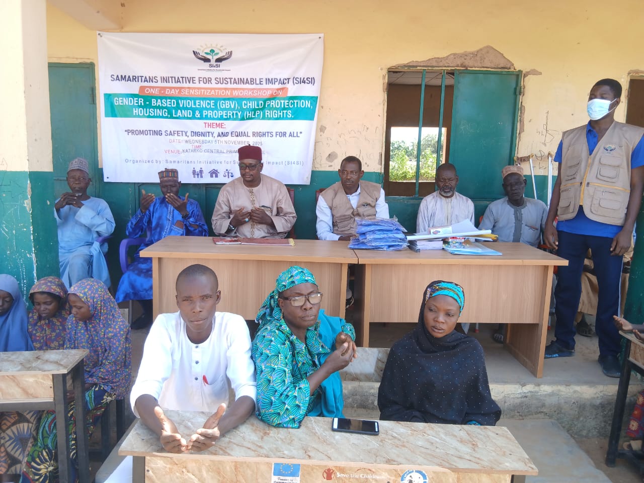 Group photo with teachers and pupils